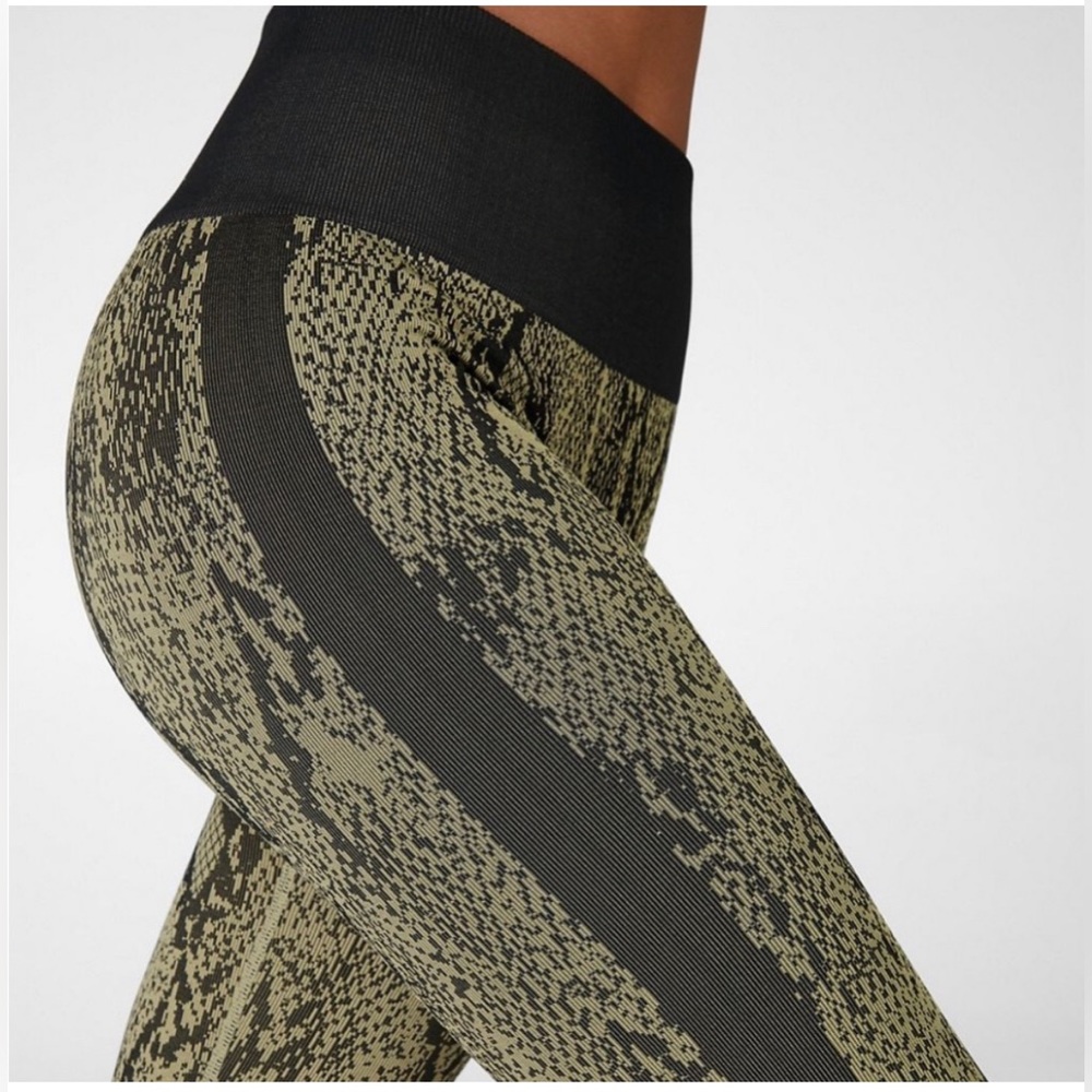Fabletics high-waisted seamless snakeskin 7/8 leggings